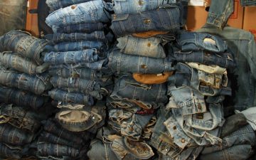 ultimate-denim-collection-the-jeans-museum-packed