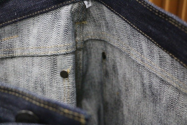Heavy weight denim at low tension