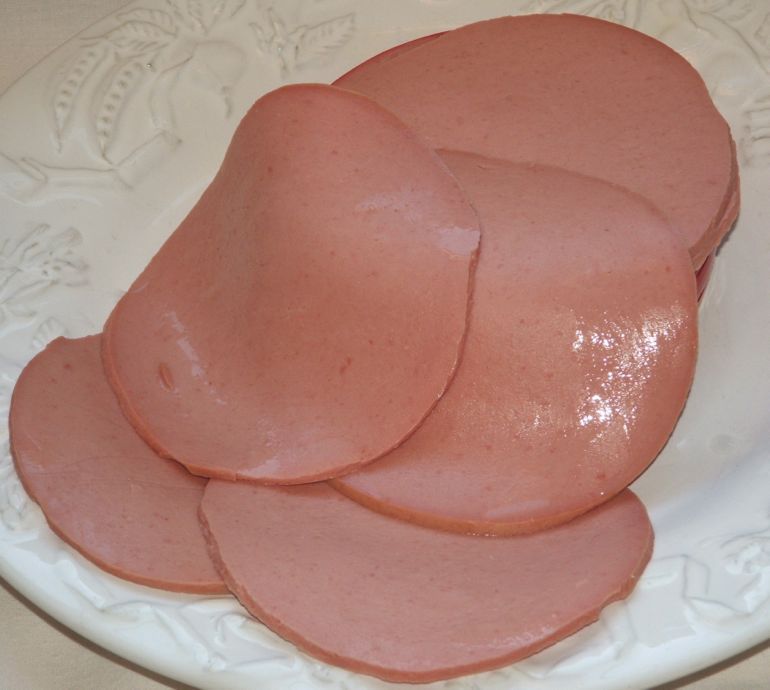 bologna baloney lunch meat slices