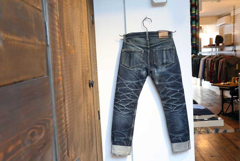 Rivet and hide steel feather jeans