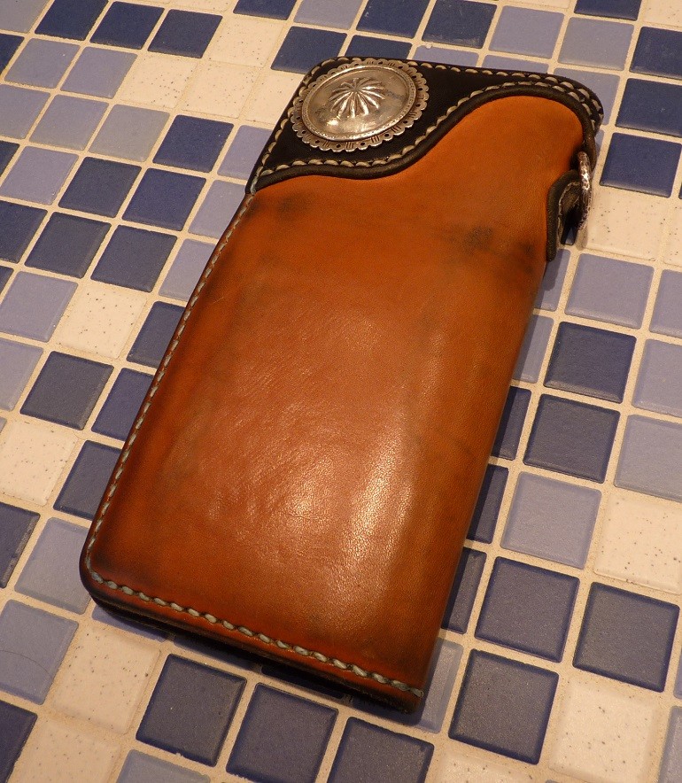A Flat Head long wallet, made from cowhide, used 1.5 years.
