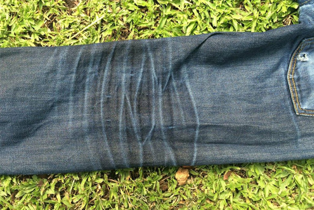 fade-of-the-day-nudie-thin-finn-dry-heavy-selvage-1-year-0-washes-1-soak-leg-back