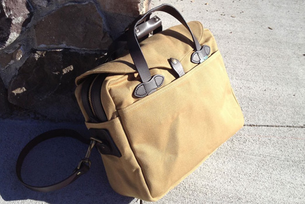filson-256-classic-briefcase-review-worn-out-beige-bag-recumbent