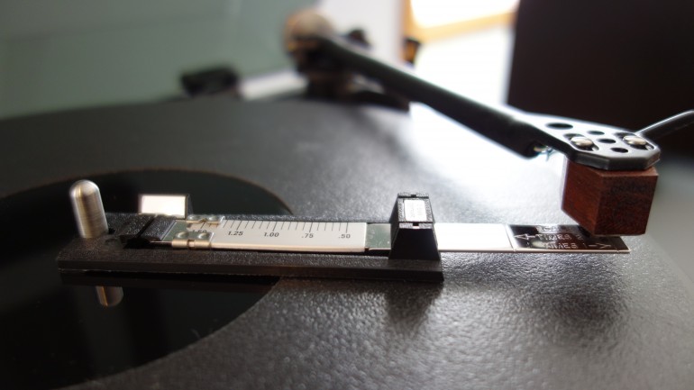 Fig. 2 - Calibrating your tracking force, with a wood Grado Sonata cartridge mounted to the tonearm