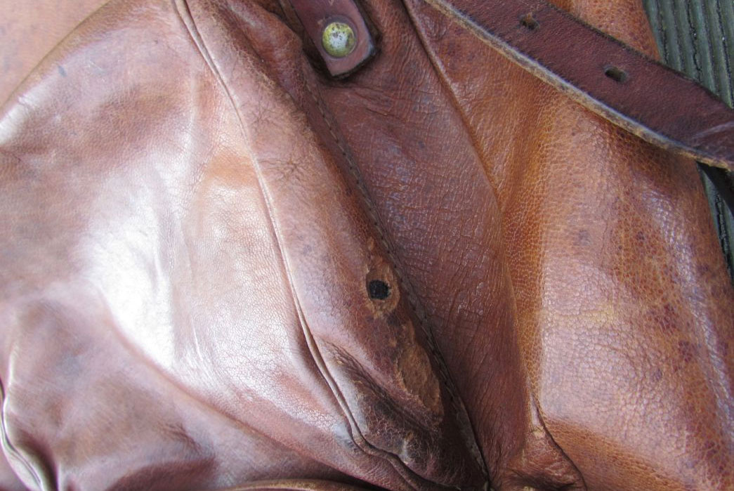 leather-rucksack-front-compartment-buckle-fade-of-the-day