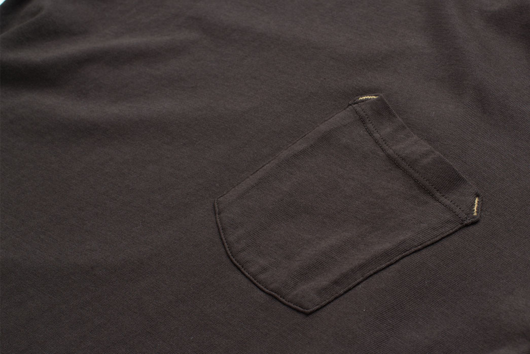 freenote-cloth-black-heavy-guage-pocket-t-shirt-closeup