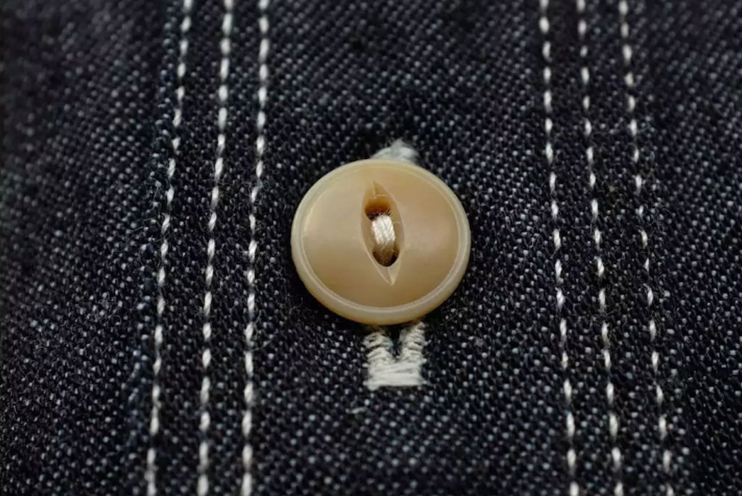 momotaro-10oz-selvedge-denim-cigarette-pocket-work-shirt-button