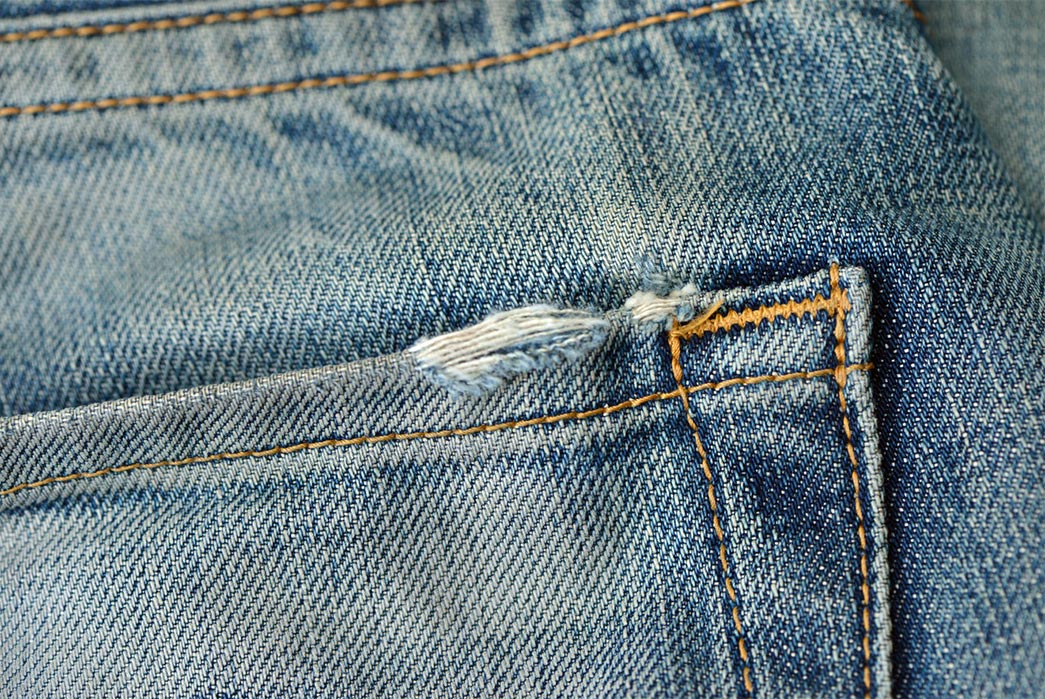 fade-of-the-day-jeansda-phoenix-2-years-0-washes-1-soak-back-pocket-detail-2