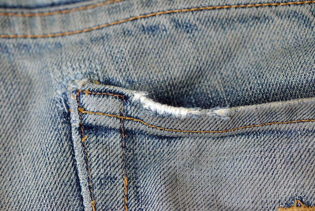 fade-of-the-day-jeansda-phoenix-2-years-0-washes-1-soak-back-pocket-detail