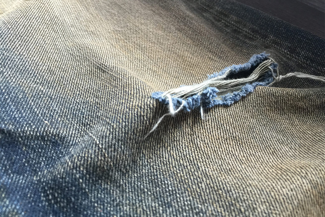 fade-of-the-day-uniqlo-straight-fit-selvedge-2-years-0-washes-0-soaks-hole