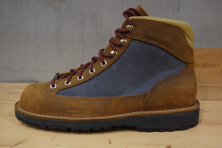 Danner-boot-with-canvas-interior
