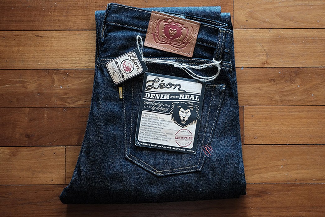 Fade-of-the-Day---Léon-Denim-1947-Memphis-(9-Months,-3-Washes,-1-Soak)-folded-2