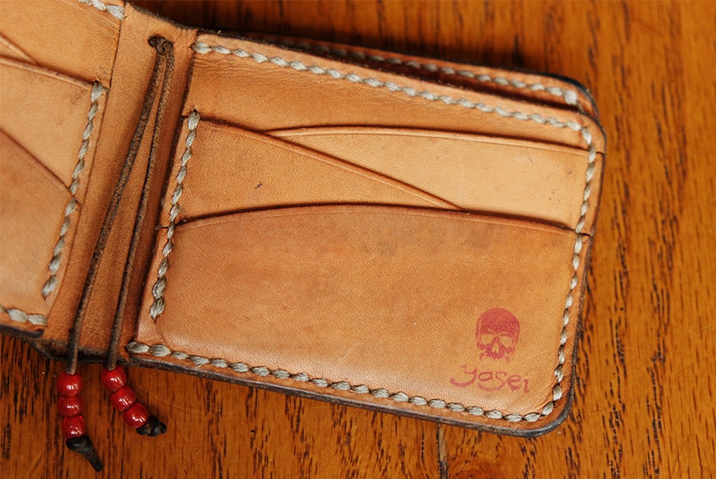 Fade-of-the-Day---Yasei-Leather-Koi-Natural-Bifold-(8-Months)-open-detailed