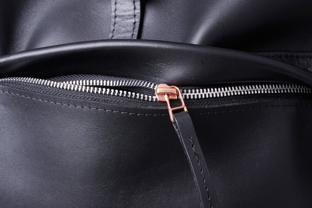 Atelier-De-L'Armee-Introduces-Their-All-Leather-Commuter-Pack-zipper