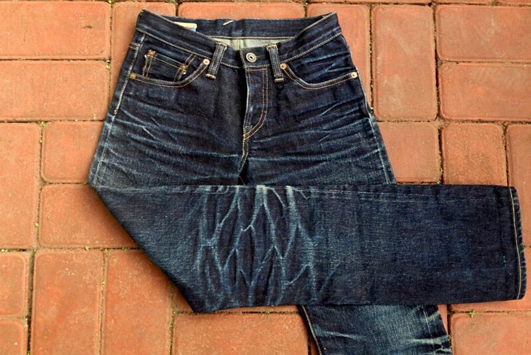 Rise,-Yoke,-and-Inseam---A-Raw-Denim-Anatomy-and-Terminology-Overview-jeans-leg-over-leg