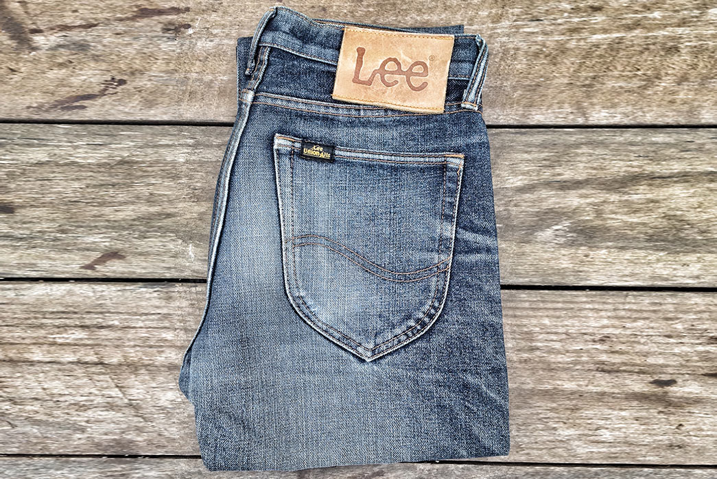 Fade-Friday---Lee-Jeans-M125-(4-Years,-4-Washes,-2-Soaks)-back-right-pocket-and-leather-patch