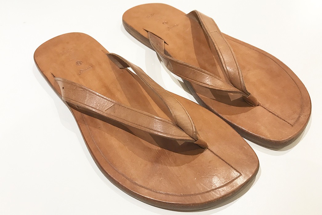 Fade-of-the-Day---Folk-Clothing-x-Limers-Flip-Flops-pair-light-brown-front-side