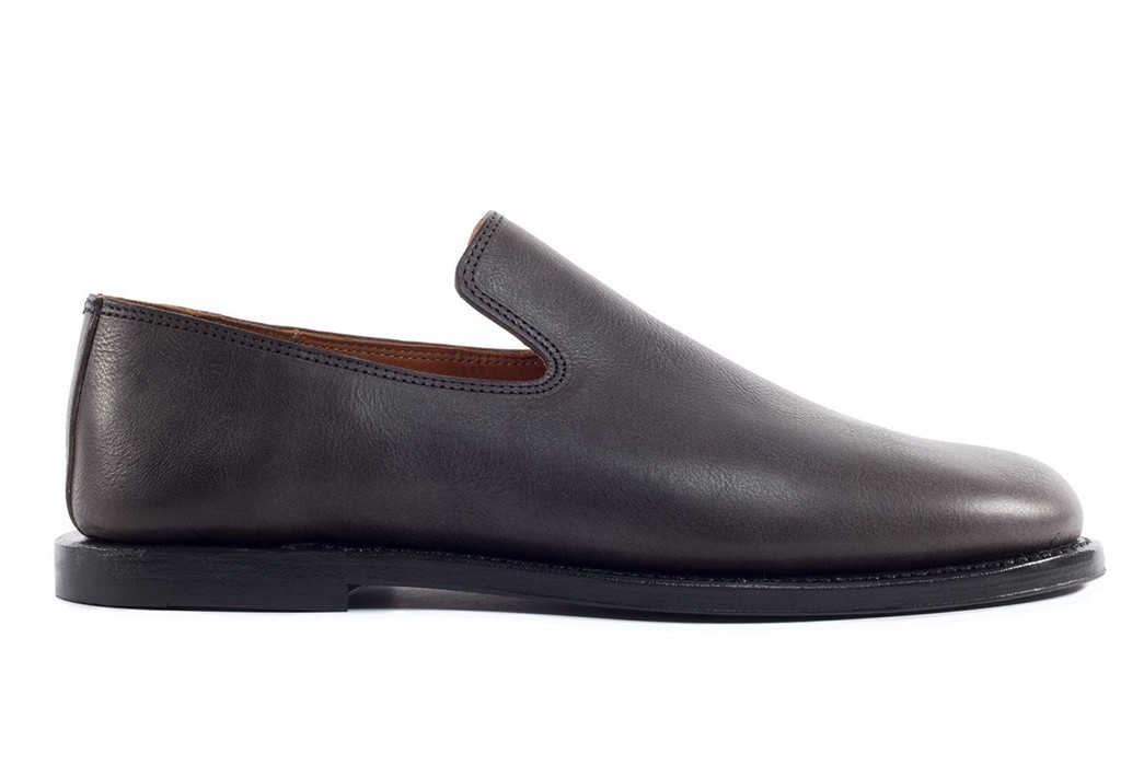 Slipper-Style-Loafers---Five-Plus-One-5)-Viberg-Slipper-Dust-Black-Calf