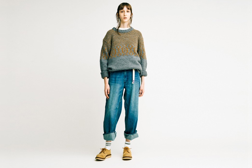 The-North-Face-Purple-Label-Fall-Winter-2017-Lookbook-female-grey-shirt-and-blue-pants