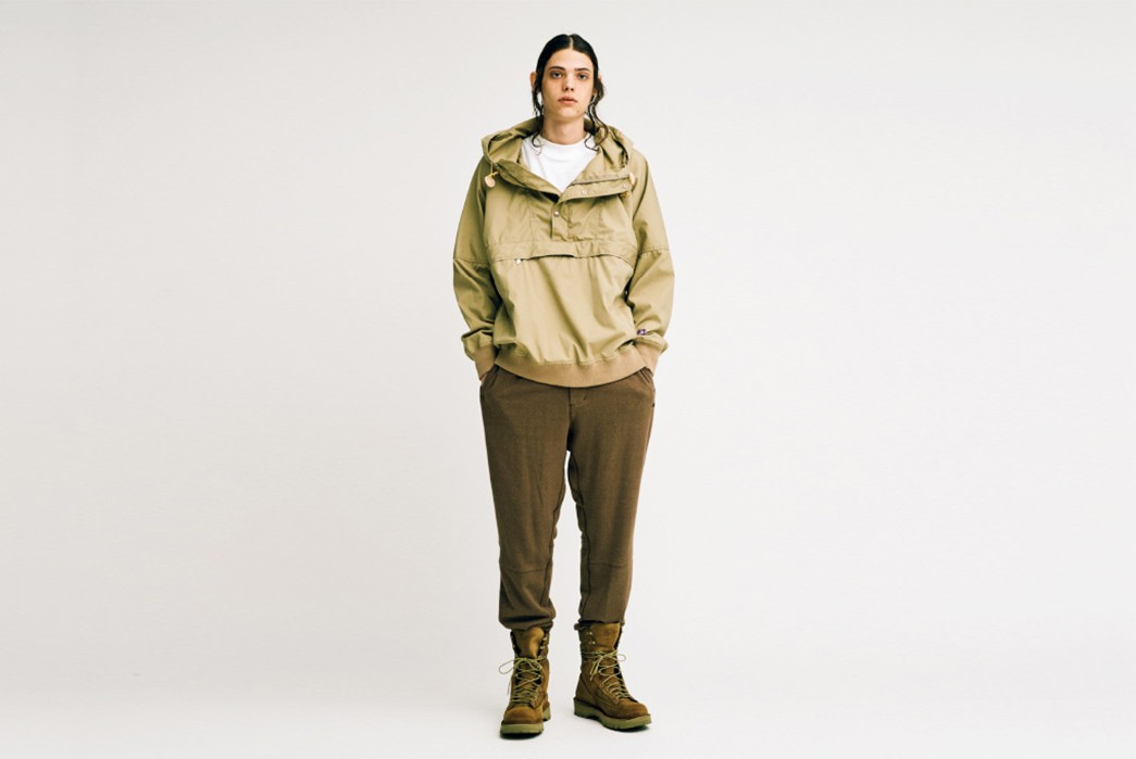 The-North-Face-Purple-Label-Fall-Winter-2017-Lookbook-male-with-beige-jacket-and-dark-green-pants