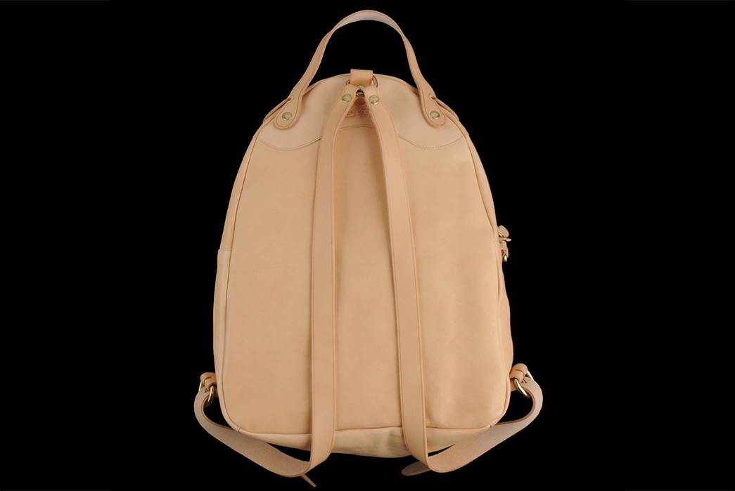 Il-Bisonte-Natural-Cowhide-Classic-Backpack-back