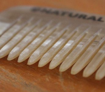 High-End-Combs---Five-Plus-One-3-Tender-Co-Comb-in-Light-Cow-Horn-detailed