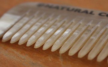 High-End-Combs---Five-Plus-One-3-Tender-Co-Comb-in-Light-Cow-Horn-detailed