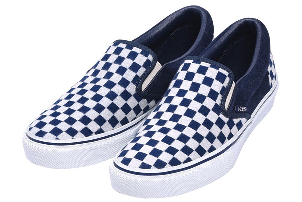 Vans-Japan-Dips-into-Indigo-Dyed-Sneakers-blue-white-no-shoelaces