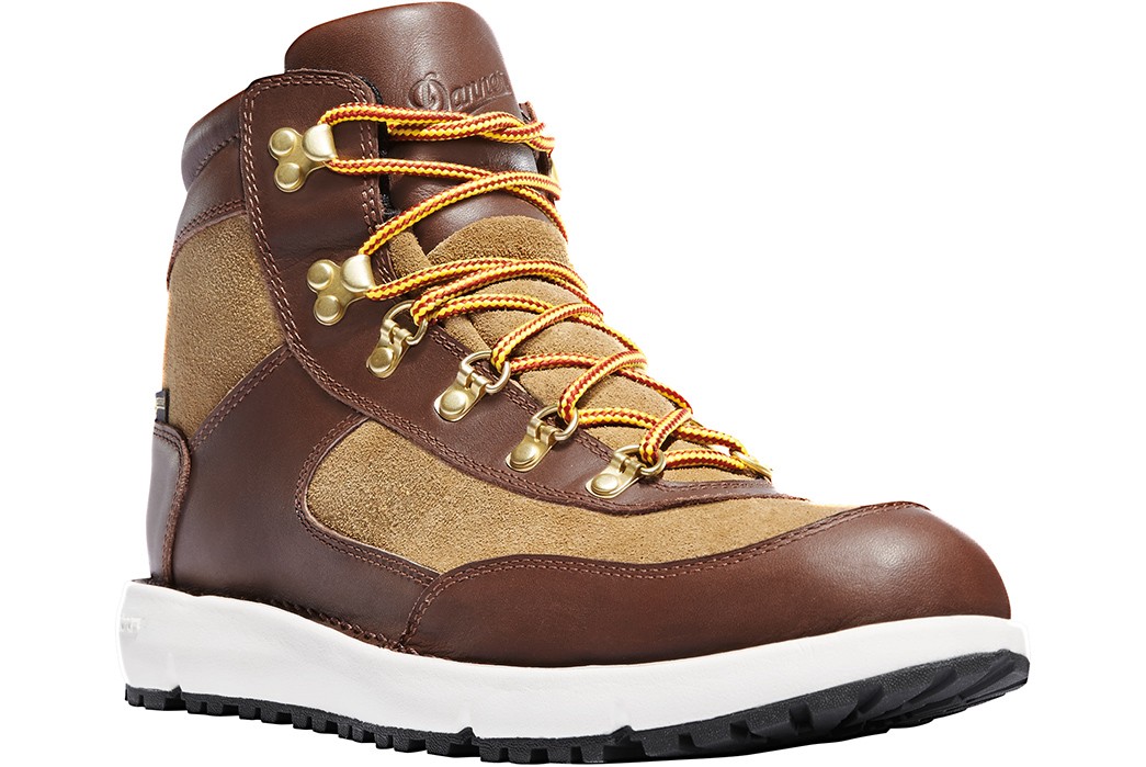 danners-917-series-is-full-grain-and-all-weather-feather-light-917-light-brown