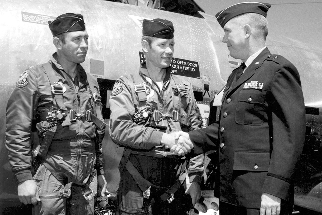 american-flight-jackets-from-1947-to-present-the-complete-guide-brig-gen-william-h-best-jr-shakes-hands-with-two-pilots-in-ma-2-jackets
