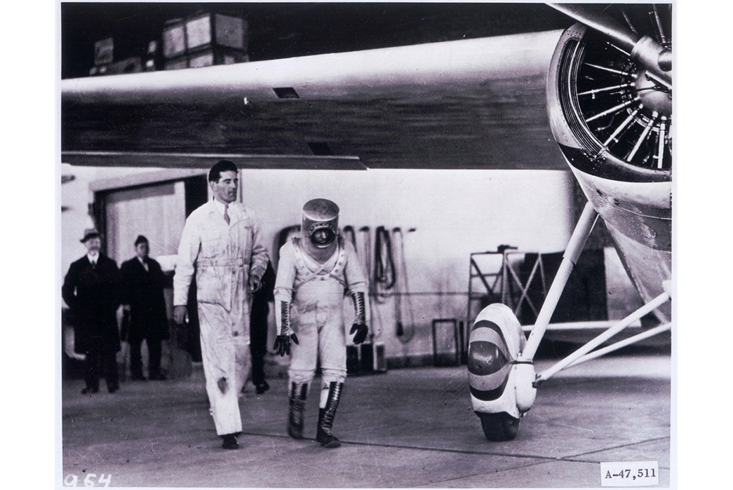 heddels-co-op-3-the-pf-flyers-mercury-all-american-pilot-wiley-post-in-bfs-pressure-suit-in-1935-image-via-pioneers-of-flight