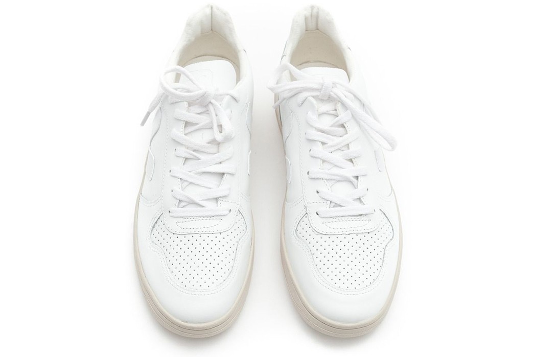 vejas-pack-man-v10-leather-sneakers-are-organic-fair-trade-and-low-chrome-pair-front-top