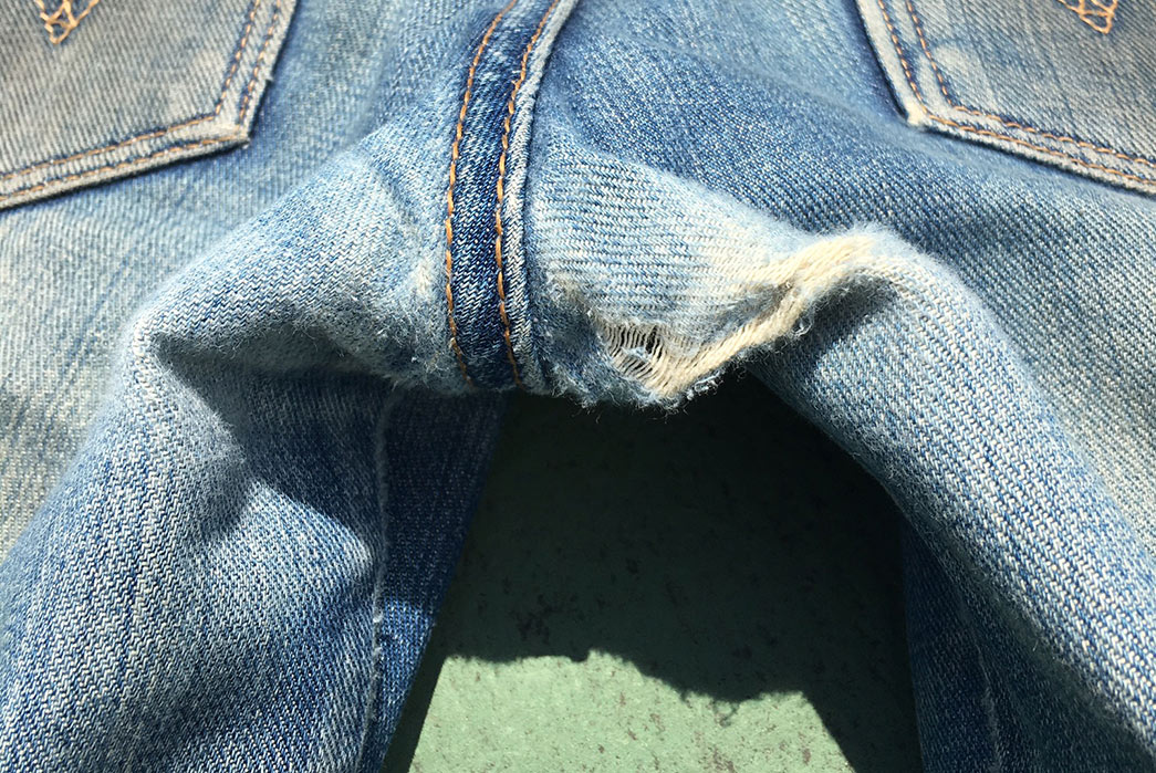 fade-of-the-day-wrangler-13mwz-5-years-unknown-washes-back-between-legs