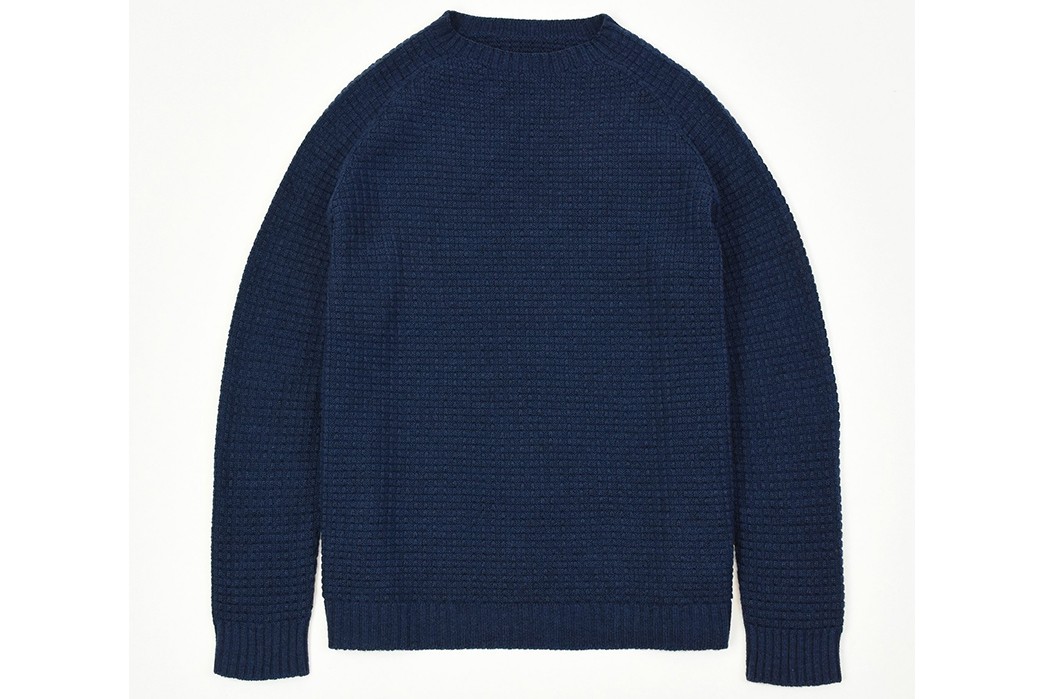 american-trench-knits-up-a-seamless-merino-sweater-front-navy