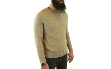 american-trench-knits-up-a-seamless-merino-sweater-model-front-beige