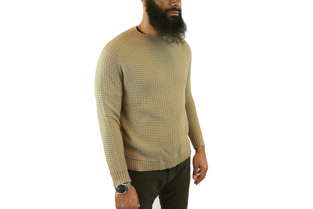 american-trench-knits-up-a-seamless-merino-sweater-model-front-beige