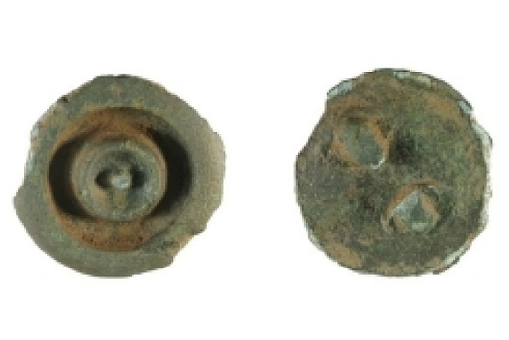 know-your-button-materials-horn-melamine-chalk-and-more-bronze-age-buttons-image-via-portable-antiquities-scheme