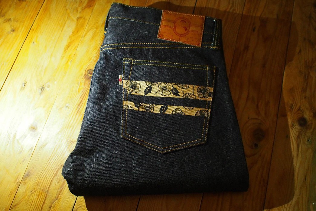 momotaro-x-kronoz-mjxkz01raw-denim-jeans-folded