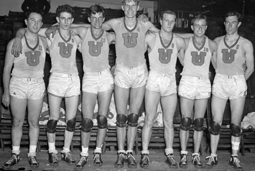 converse-history-philosophy-and-iconic-products-universal-studios-basketball-team-bound-for-the-1936-olympics-just-before-the-creation-of-the-white-high-top-image-via-bbc