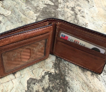 fade-of-the-day-fossil-traveler-wallet-10-years-open-inside
