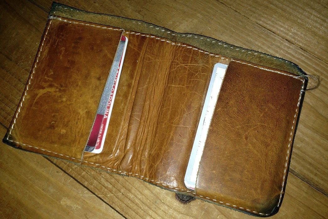 Fade-of-the-Day---inblue-Leather-Arrow-Wallet-(2.5-Years)-open-inside