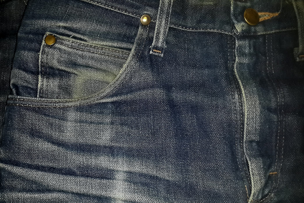 Fade-of-the-Day---Wrangler-36MWZ-Rigid-(11-Months,-3-Washes,-2-Soaks)-front-right pocket
