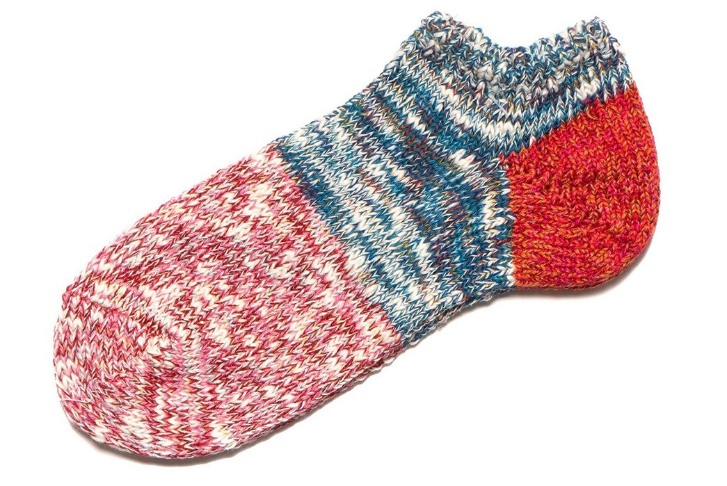 A-Rundown-on-Japanese-Sock-Brands-56-yarn-Cotton-Slub-Socks.-Image-via-Kapital.