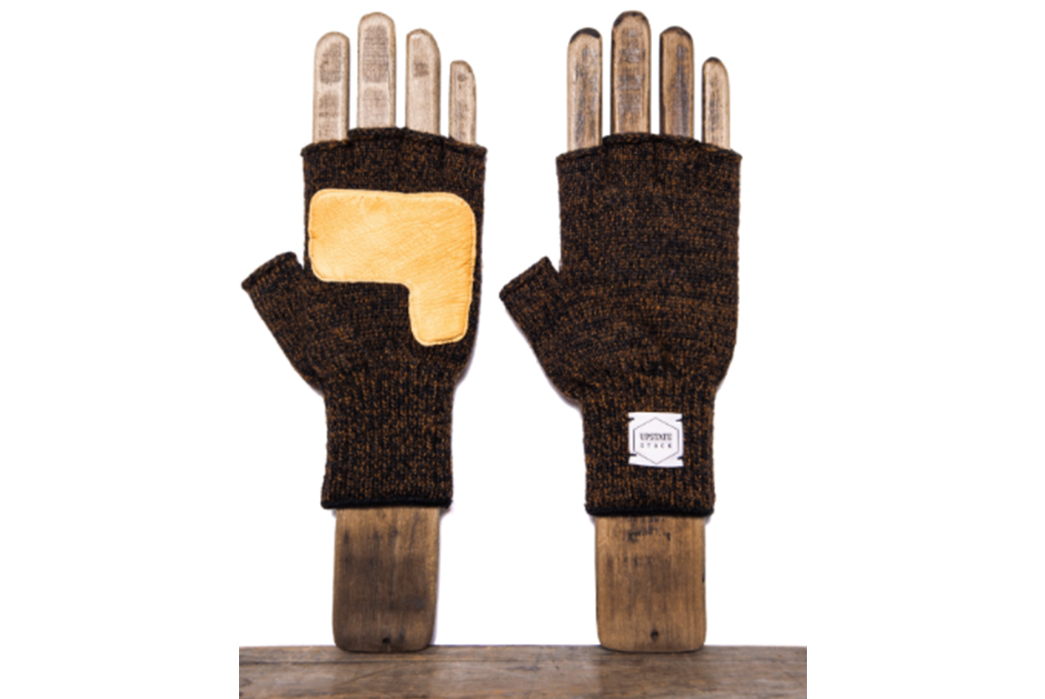 A-Buyer's-Guide-to-Fingerless-Gloves-Wool-gloves-with-deerskin-patches.-Image-via-Upstate-Stock.