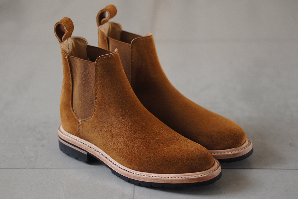 Unmarked-Chelsea-Boots-pair-front-side-brown