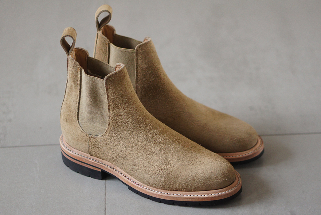 Unmarked-Chelsea-Boots-pair-front-side