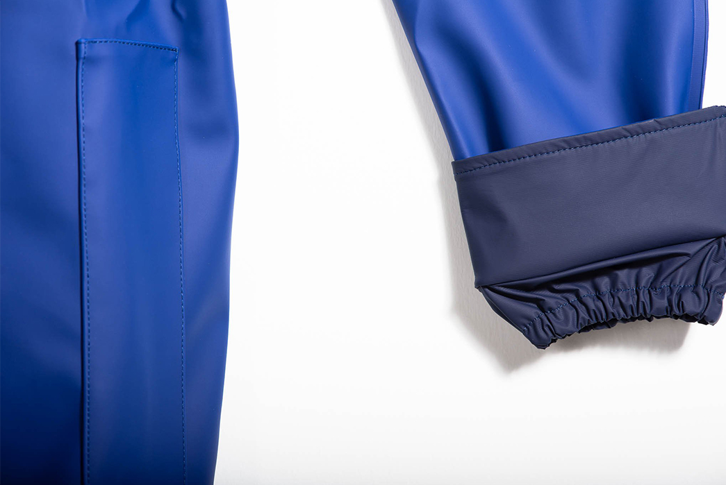 Pray-for-Rain-Albatroz-Raincoat-blue-front-sleeve-and-pocket