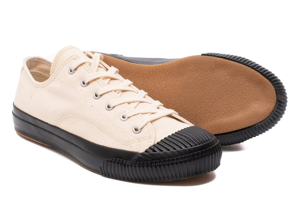 PRAS-Shellcap-Low-Sneakers-kurokinari-black-pair-front-side-and-bottom