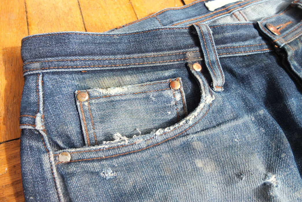 Fade-of-the-Day---Unbranded-UB301-(1.5-Years,-3-Washes,-2-Soaks) front top right pocket