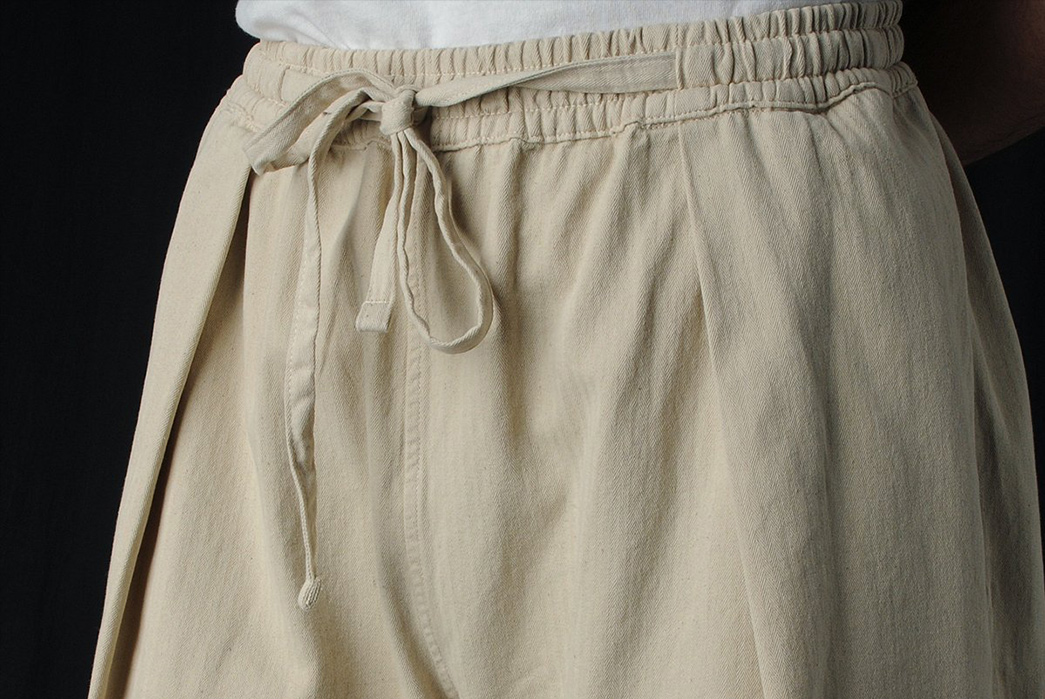 Prospective-Flow-Tanma-Shorts-beige-model-front-detailed